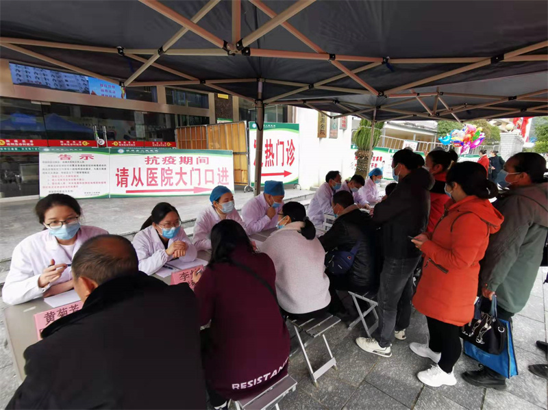 义诊现场.jpg 义诊现场.jpg