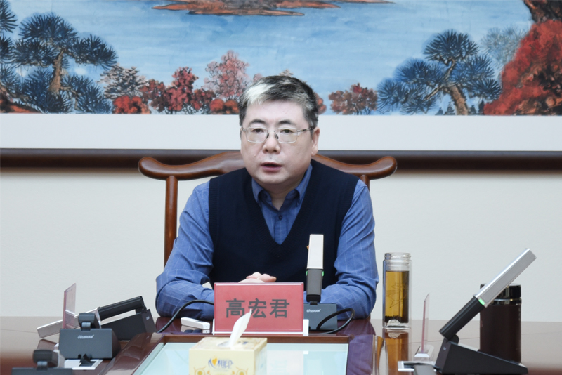 2高宏君书记讲课.jpg 2高宏君书记讲课.jpg