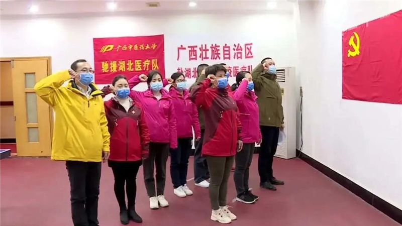 在前线举行入党宣誓仪式.jpg 在前线举行入党宣誓仪式.jpg