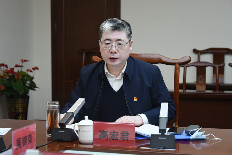 3高宏君书记代表班子作汇报.jpg