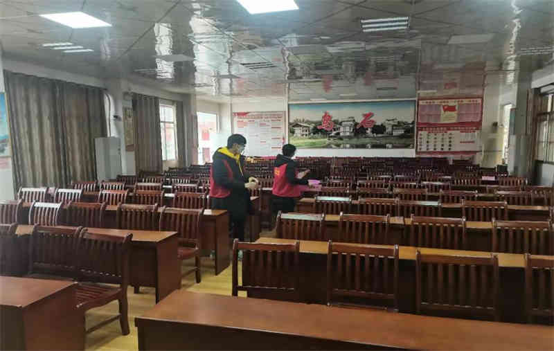 布置开会现场.jpg 布置开会现场.jpg