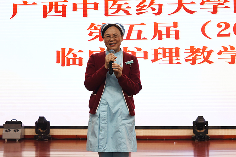 3护理部主任龙秀红点评.jpg 3护理部主任龙秀红点评.jpg