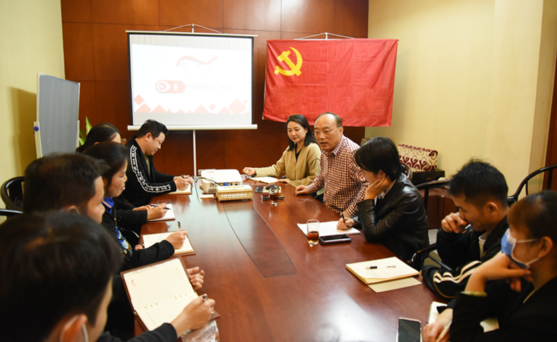 1讲课现场.jpg 1讲课现场.jpg