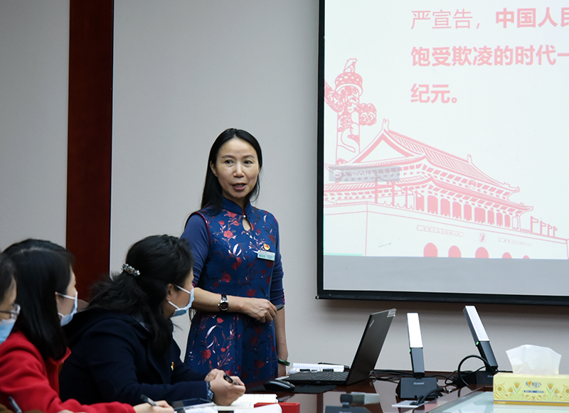 陈日兰上党课.jpg 陈日兰上党课.jpg