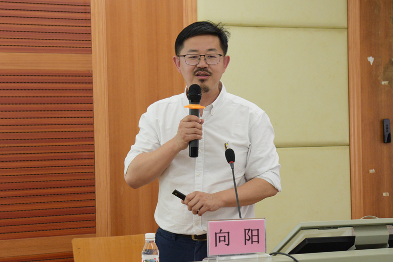3向阳教授授课.jpg