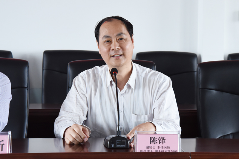 8陈锋副院长在活动开幕式上介绍医院基本情况.jpg