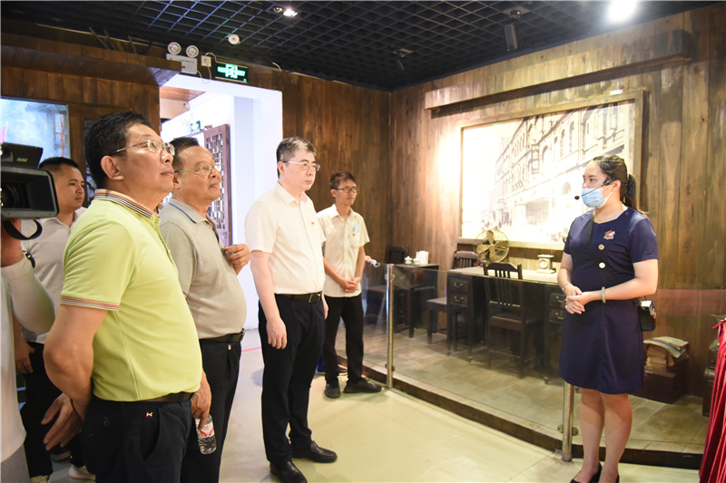 参观红八军军部旧址.jpg