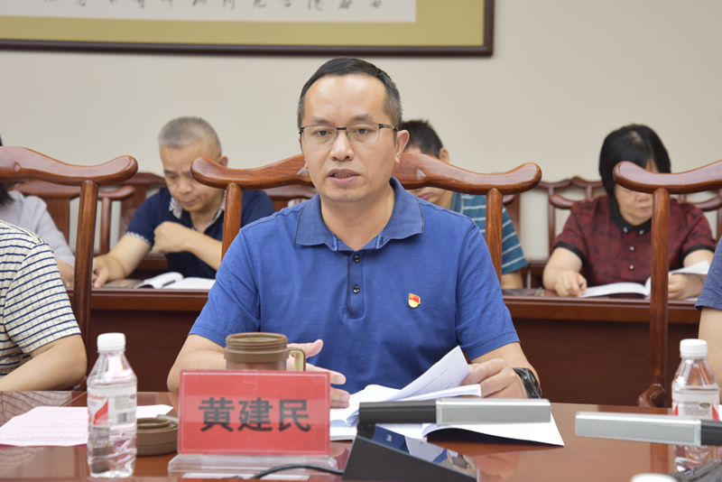 4黄建民书记领学.jpg