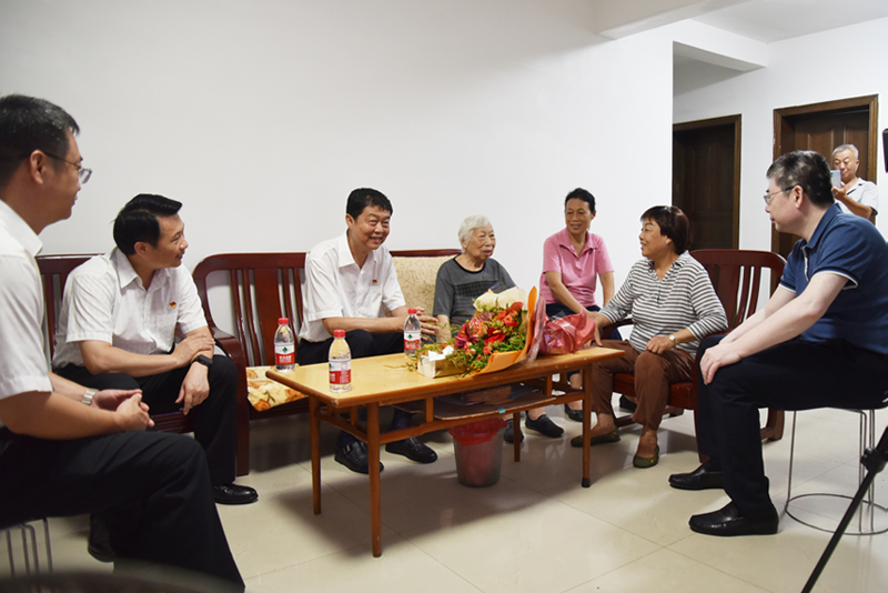 2促膝而谈.jpg