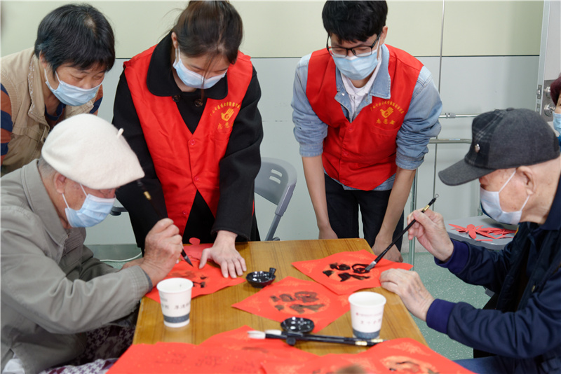 老年病科患者写“福”字.jpg