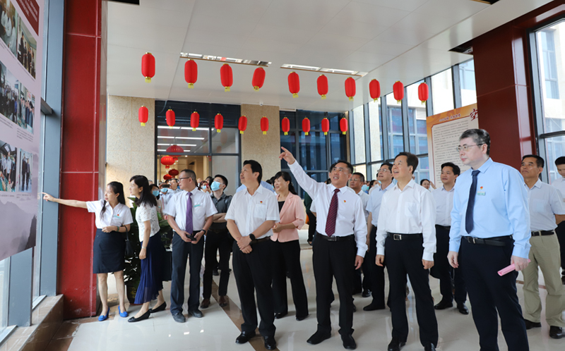 12参观.jpg