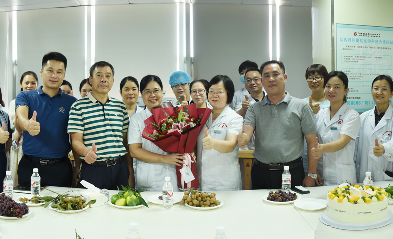 11合影.jpg 11合影.jpg