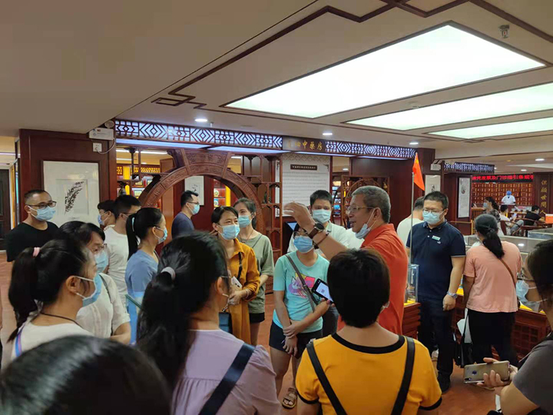 参观.jpg 参观.jpg