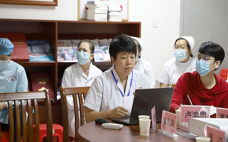 院区副院长、健康管理中心主任赵醒艳进行汇报-1.jpg 院区副院长、健康管理中心主任赵醒艳进行汇报-1.jpg