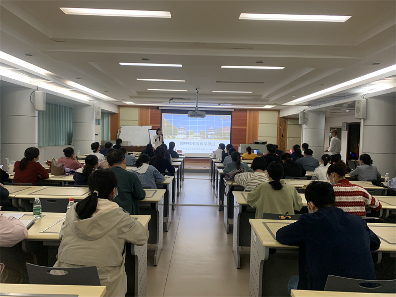 2.广西中医药大学教师教学发展中心常务副主任朱珠授课.jpg 2.广西中医药大学教师教学发展中心常务副主任朱珠授课.jpg