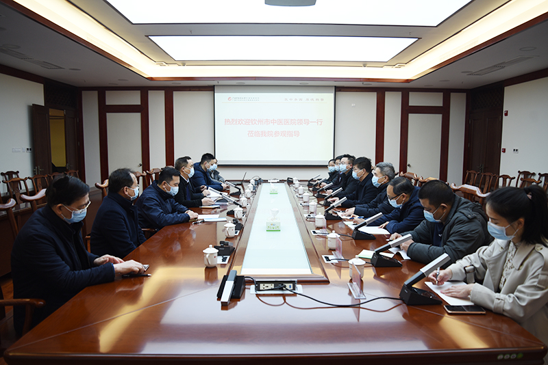 1座谈会上.jpg 1座谈会上.jpg