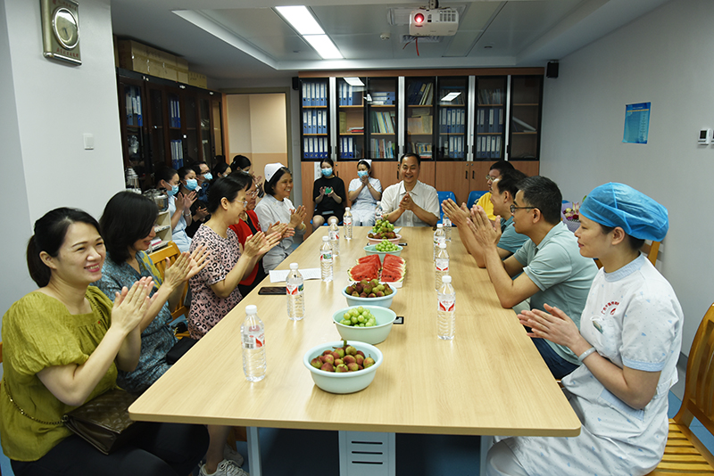 1座谈会现场.jpg 1座谈会现场.jpg