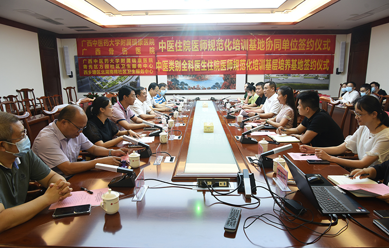 1座谈会现场.jpg 1座谈会现场.jpg