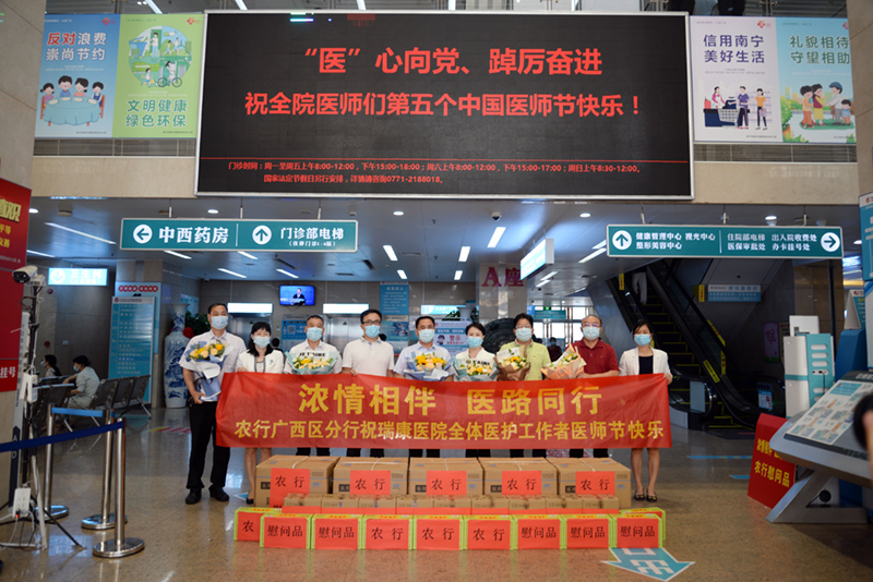合影1web.jpg 合影1web.jpg