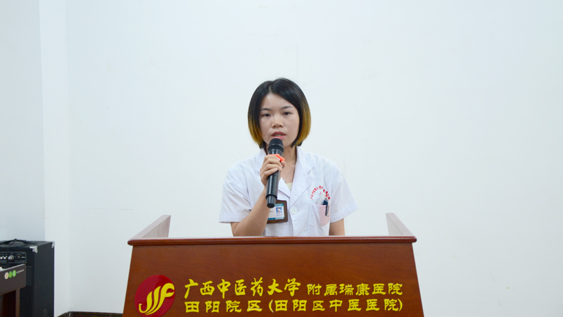 优秀医师代表牙昌严发言.jpg 优秀医师代表牙昌严发言.jpg