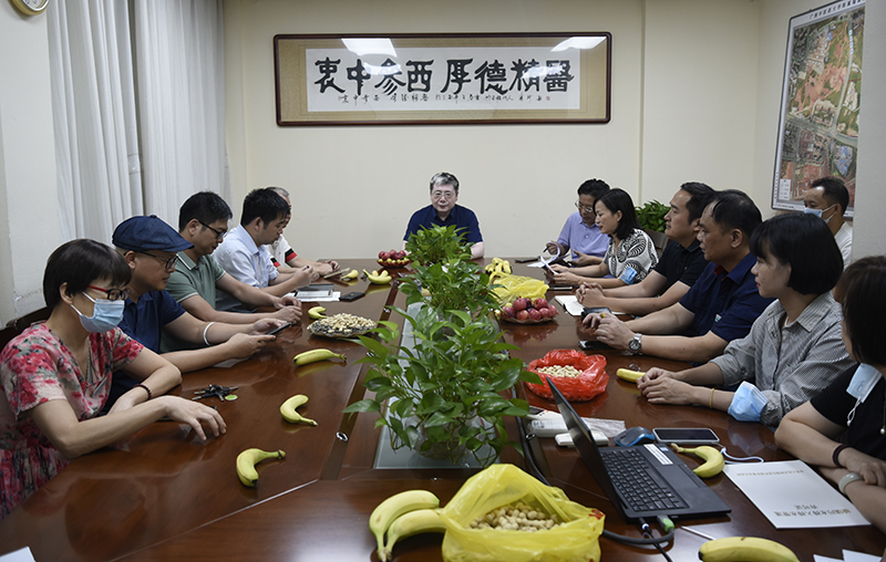 1座谈会现场.jpg 1座谈会现场.jpg