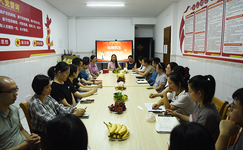 1座谈会.jpg 1座谈会.jpg