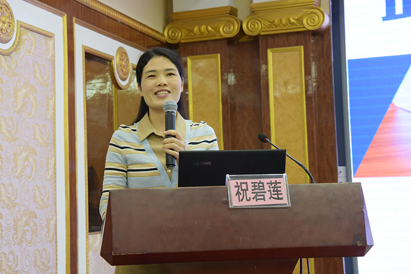 8祝碧莲主任出席开班仪式并授课.jpg 8祝碧莲主任出席开班仪式并授课.jpg