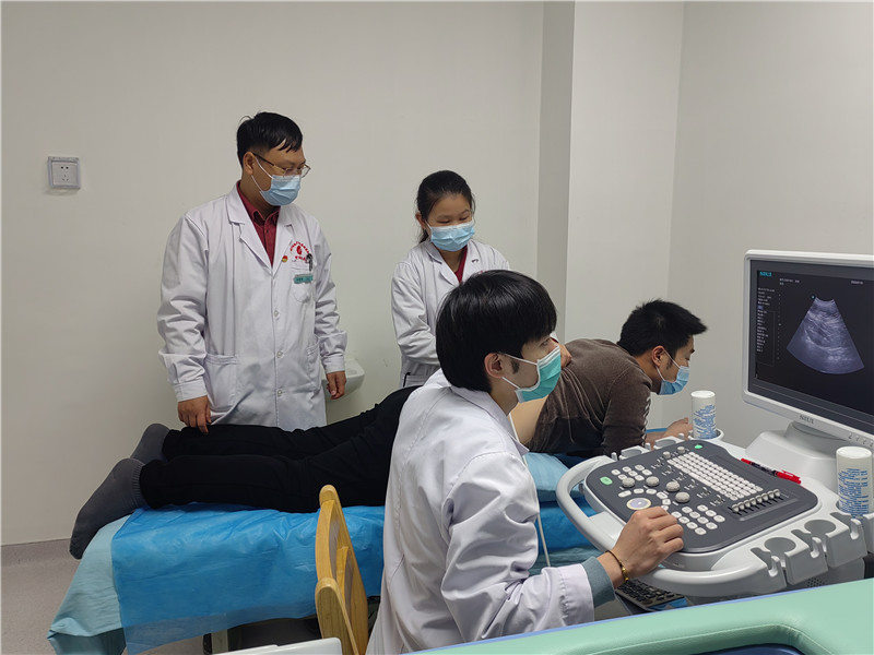 组织参与肾结石义诊活动.jpg