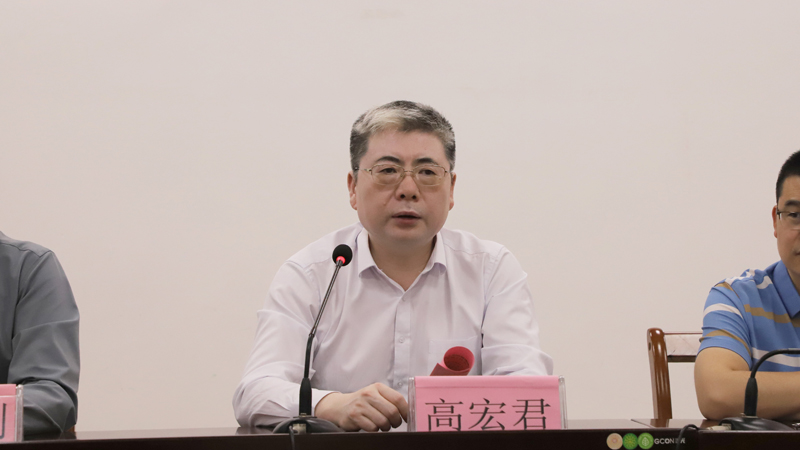 医院党委书记高宏君出席会议并讲话.jpg