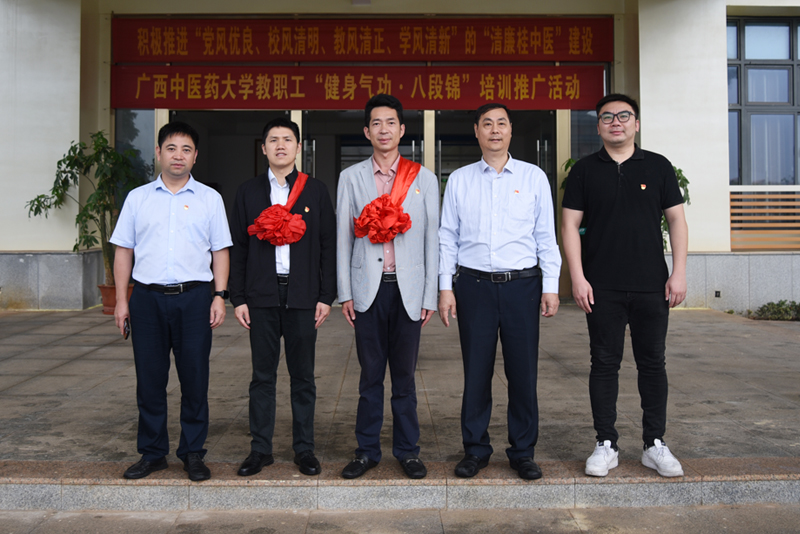 5学校欢送仪式上.jpg