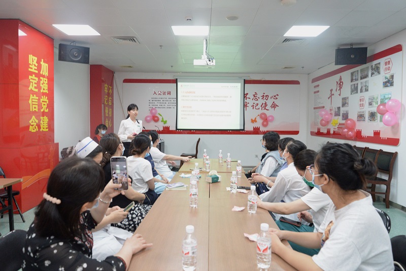 社工部黄兆欣授课.jpg 社工部黄兆欣授课.jpg