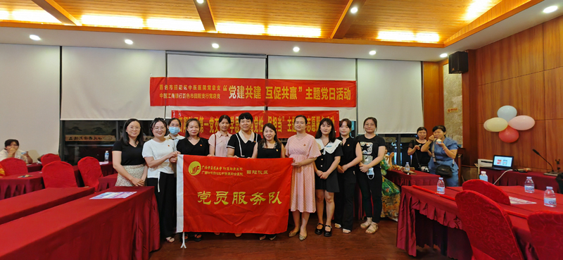 合影.jpg 合影.jpg