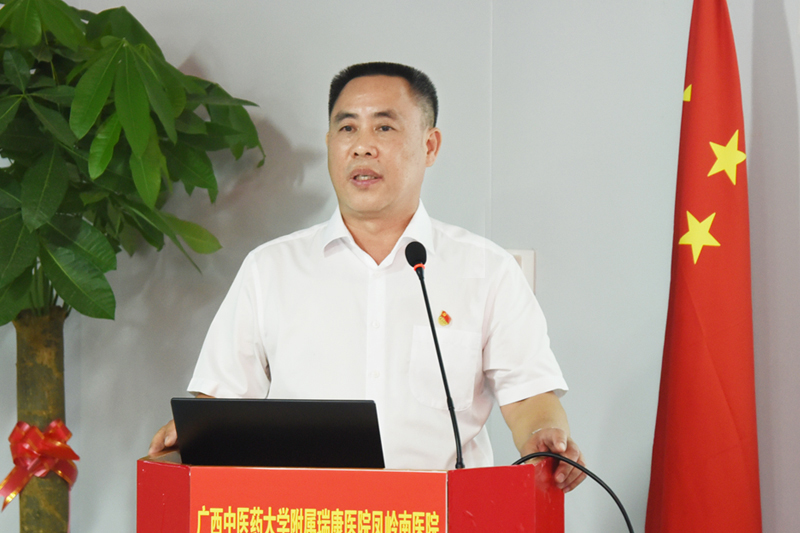 6唐友明院长汇报项目情况.jpg 6唐友明院长汇报项目情况.jpg