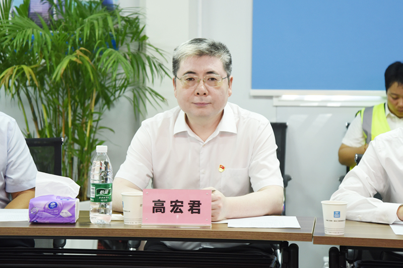 5高宏君书记主持座谈会.jpg 5高宏君书记主持座谈会.jpg