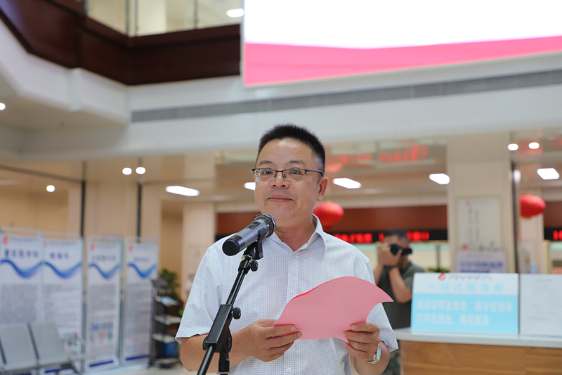 3扶绥县卫生健康局局长李华剑主持活动_副本.jpg