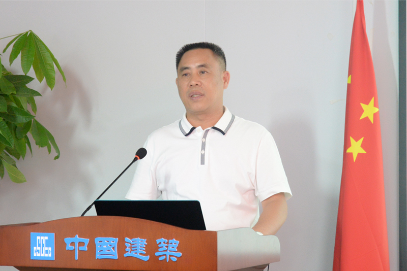 3唐友明院长介绍凤岭南医院建设情况.jpg 3唐友明院长介绍凤岭南医院建设情况.jpg