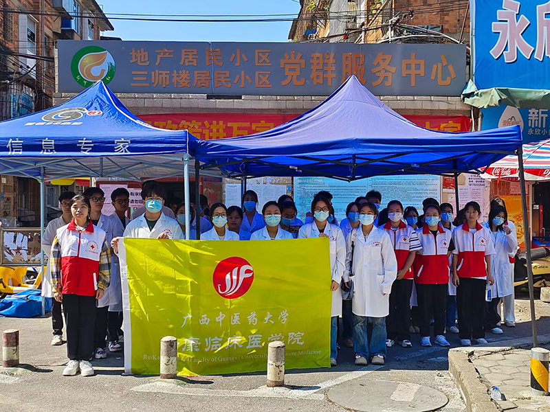 3合影.jpg
