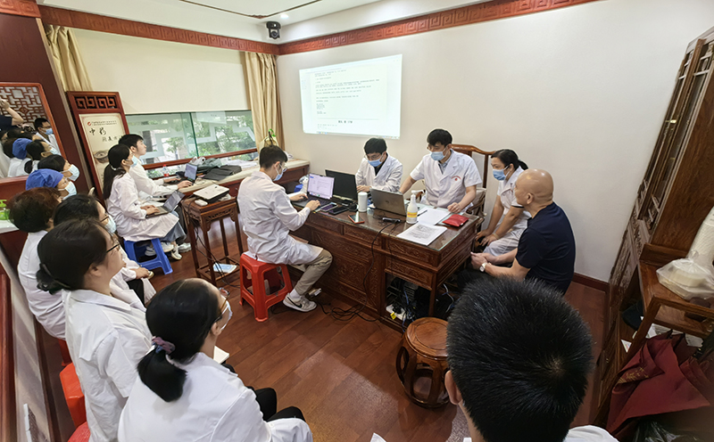 1国医堂出诊.jpg