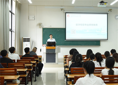 副院长古联教授主持课堂.jpg 副院长古联教授主持课堂.jpg