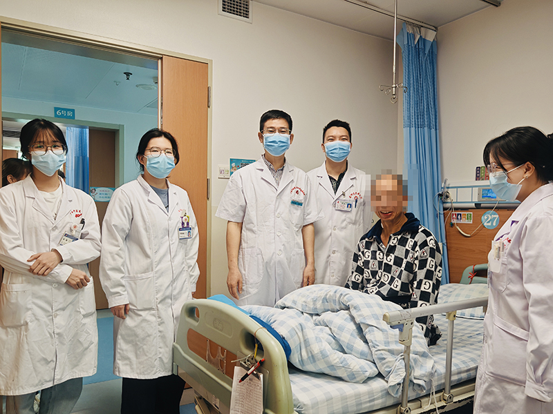 3术后查房合影.jpg