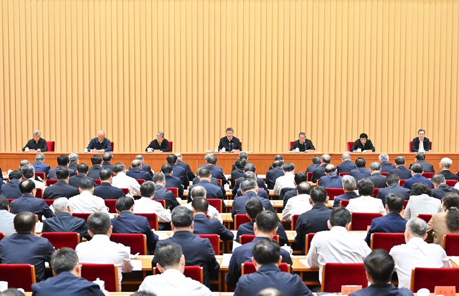 习近平出席全国卫生与健康大会并发表重要讲话