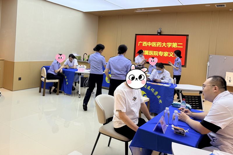 我院专家团队赴青秀山公安分局开展健康义诊活动