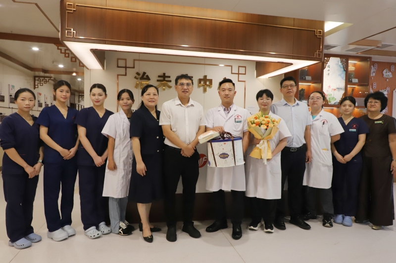 2026.8.19现场慰问 (18)_副本.jpg